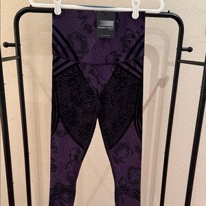 Savage X Fenty Violet and Ebony Patterned Leggings